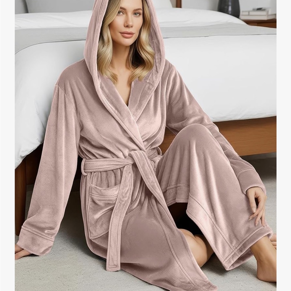 NY Thread Luxurious Taupe Hooded Robe NWT